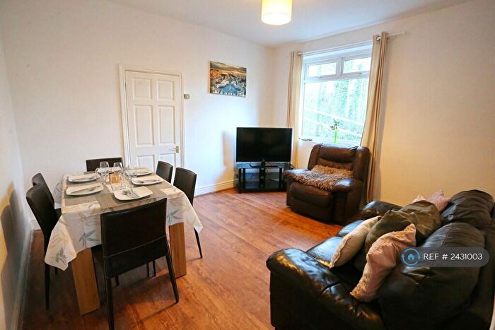 4 Bedroom Semi-Detached House To Rent In Wallness Lane, Salford, M6