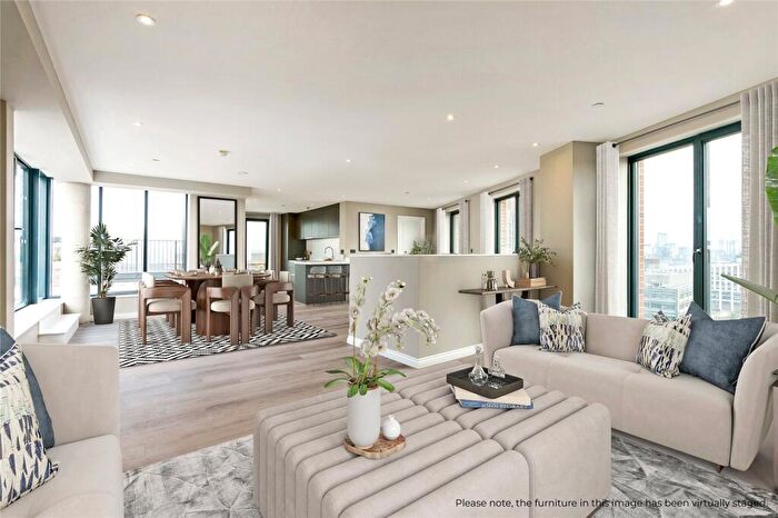 3 Bedroom Penthouse For Sale In Springwell Gardens, Whitehall Road, Leeds, West Yorkshire, LS12