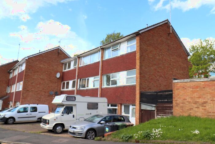 4 Bedroom Semi-Detached House To Rent In Falconers Road, Luton, LU2