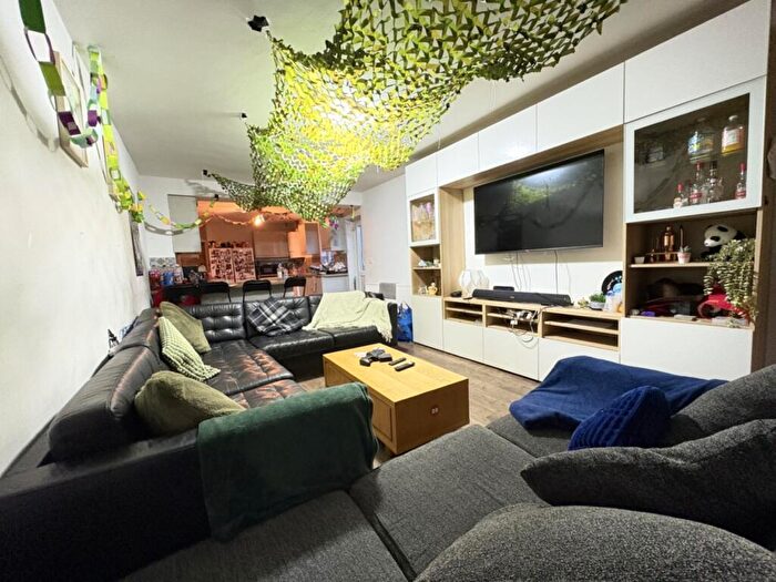 8 Bedroom End Of Terrace House To Rent In Miskin Street, Cathays, CF24