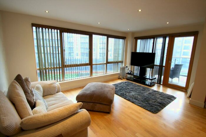 2 Bedroom Flat To Rent In Crozier House, The Boulevard, Leeds, West Yorkshire, LS10