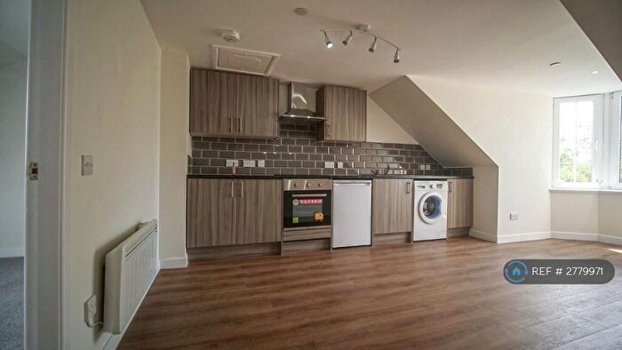 2 Bedroom Flat To Rent In High Street, Dumbarton, G82