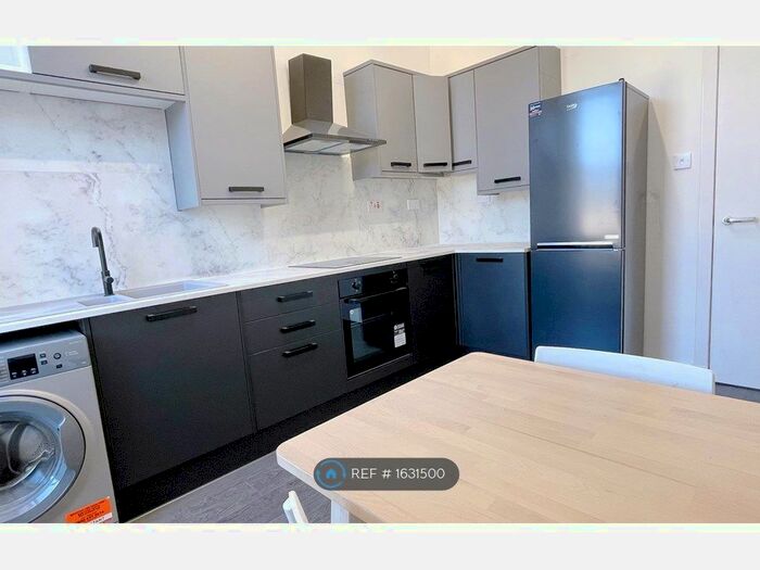 3 Bedroom Flat To Rent In Willowbank Street, Glasgow, G3