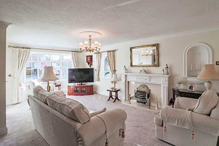 2 Bedroom Detached Bungalow For Sale In Rockingham Close, Leeds, LS15