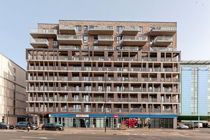 2 Bedroom Flat For Sale In Windsor Road, Slough, SL1