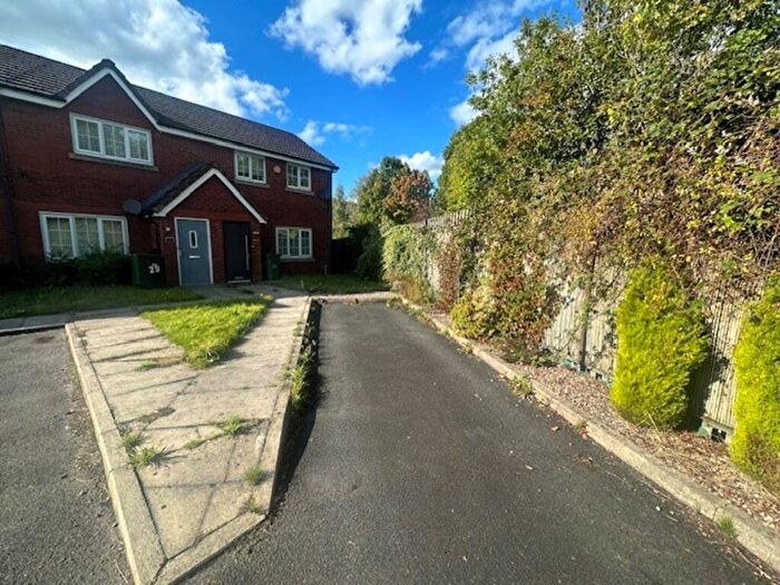 3 Bedroom End Of Terrace House For Sale In Shawcroft View, Crompton, Bolton, BL1