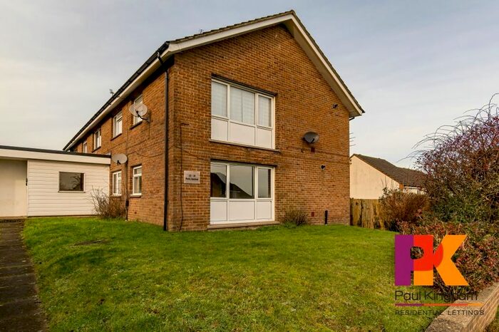 2 Bedroom Flat To Rent In Penn Avenue, Chesham, HP5