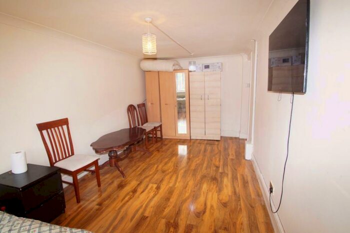 1 Bedroom Flat To Rent In Clive Court, SL1