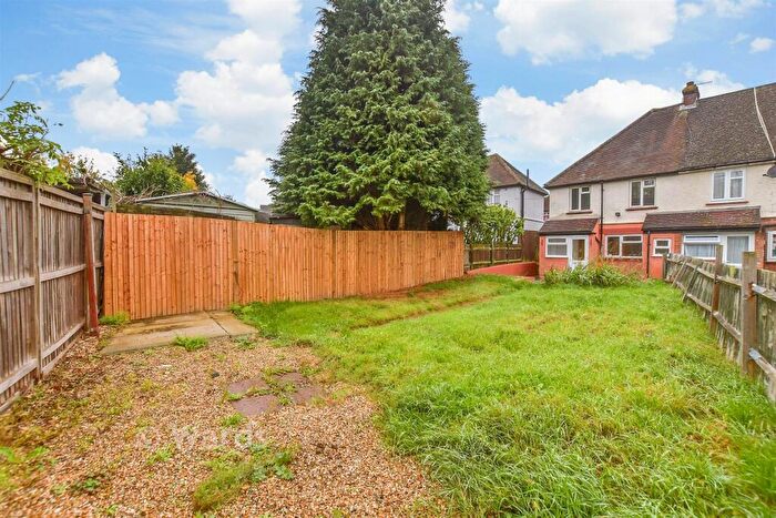 3 Bedroom End Of Terrace House For Sale In West Park Road, Maidstone, Kent, ME15