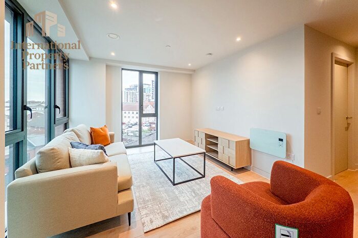 2 Bedroom Flat To Rent In Waterhouse Gardens, Dutton Street, Manchester, M3