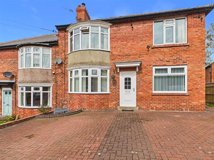 2 Bedroom Flat For Sale In , Cyprus Gardens, Low Fell, NE9
