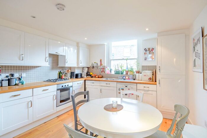 2 Bedroom Flat To Rent In Digby Crescent, London, N4