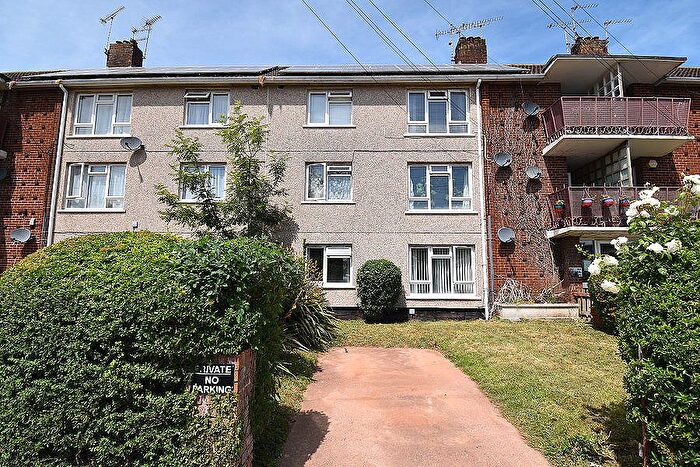 2 Bedroom Flat For Sale In Burnthouse Lane, Exeter, EX2