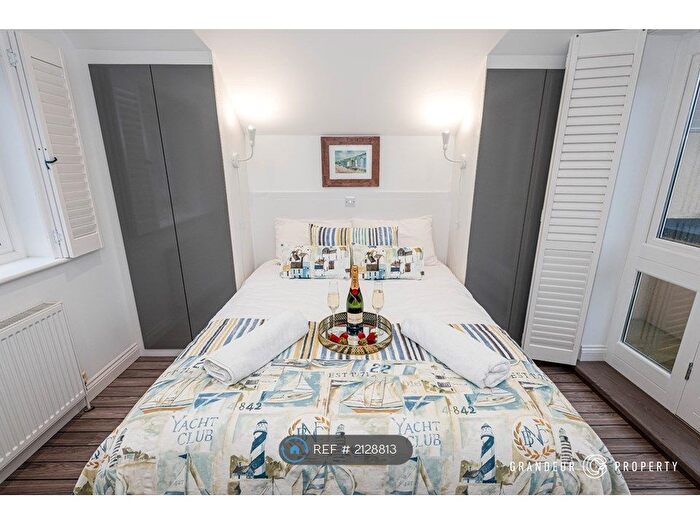 3 Bedroom Detached House To Rent In Temple Court, Bournemouth, SO41