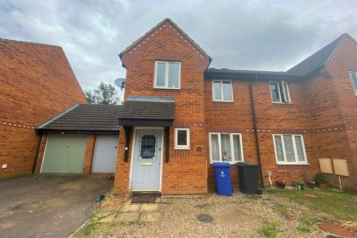 3 Bedroom Semi-Detached House To Rent In Plessey Close, Towcester, NN12