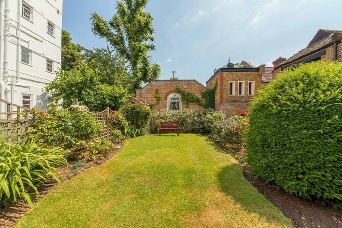 2 Bedroom Flat For Sale In Haverstock Hill, Belsize Park, NW3