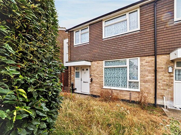 3 Bedroom Link Detached House For Sale In Broom Road, Sittingbourne, ME10