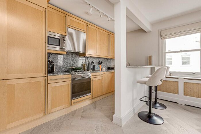 2 Bedroom Flat To Rent In St John's Road, Battersea, SW11