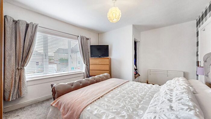 3 Bedroom End Of Terrace House For Sale In Carnock Crescent, Glasgow, G78