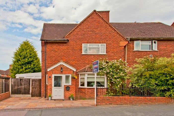 3 Bedroom End Of Terrace House To Rent In Spekehill, Mottingham, SE9