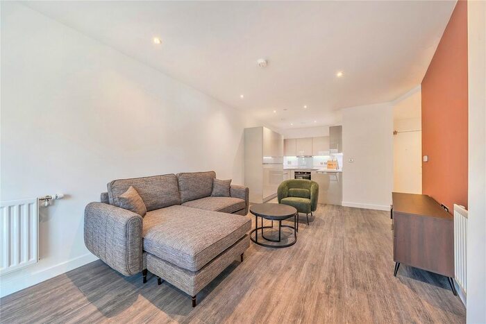 1 Bedroom Flat To Rent In Thurlow Street, London, SE17
