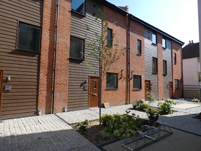 2 Bedroom Flat To Rent In Stour Street, Canterbury, Kent, CT1
