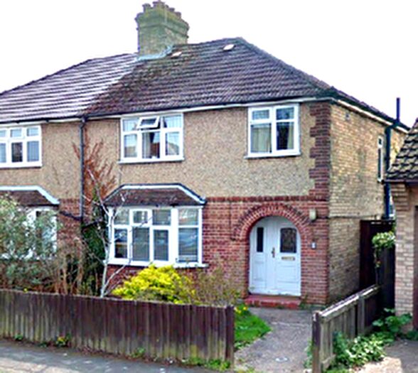 3 Bedroom Semi Detached House To Rent In Fraser Road, Cambridge, CB4