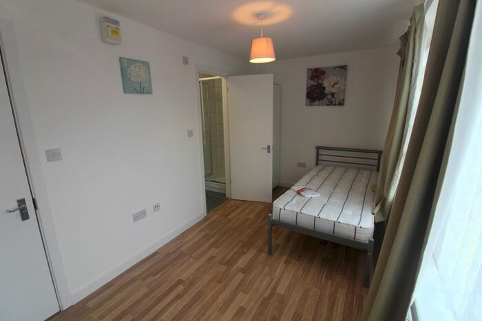 Studio To Rent In Hunter Close, Potters Bar, EN6