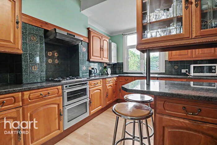 3 Bedroom Detached House For Sale In Brook Road, Gravesend, DA11