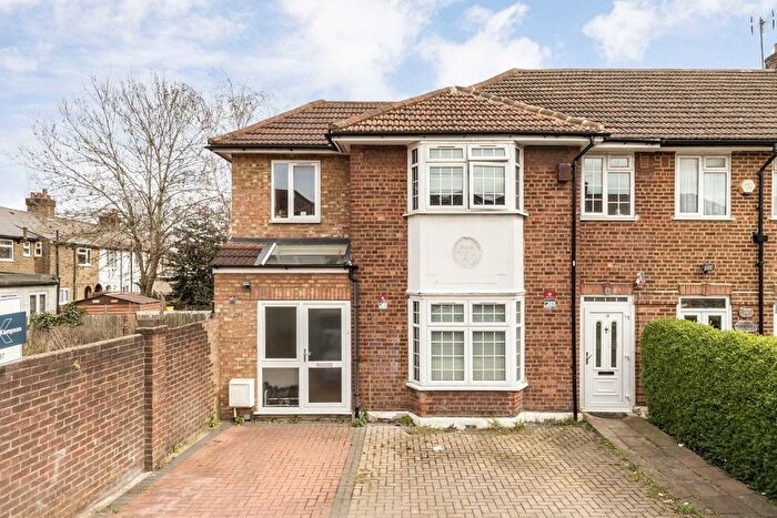 2 Bedroom Property To Rent In St. Andrews Road, Acton, W3