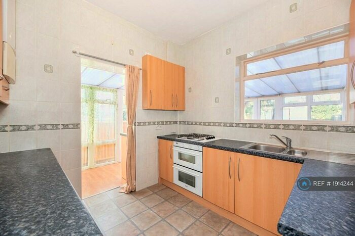 4 Bedroom Semi-Detached House To Rent In Fairfield Rise, Billericay, CM12