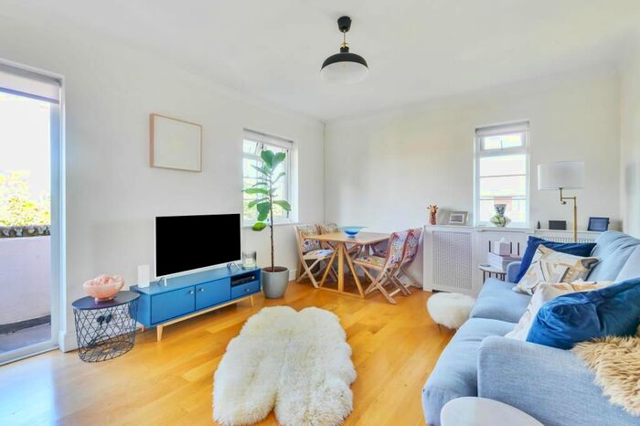 1 Bedroom Flat To Rent In Sheen Court, Richmond, TW10