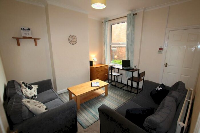 4 Bedroom Terraced House To Rent In St David's Road, Northampton, NN2