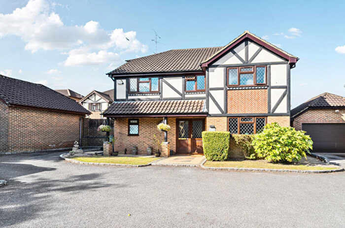 4 Bedroom Detached House For Sale In Windsor Gardens, Ash, Surrey, GU12