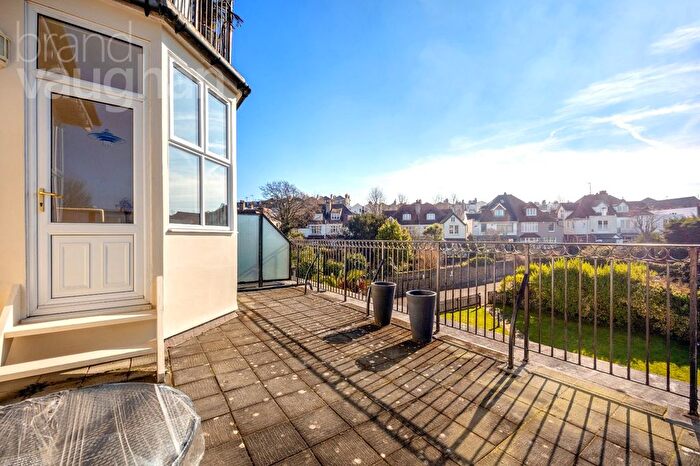 1 Bedroom Flat To Rent In Windlesham Mansions, Davigdor Road, BN3