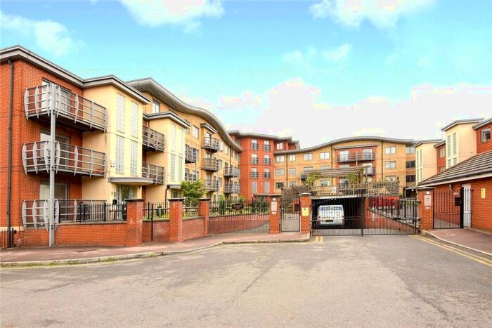 2 Bedroom Apartment To Rent In Quadrant Court, Jubilee Square, Reading, Berkshire, RG1