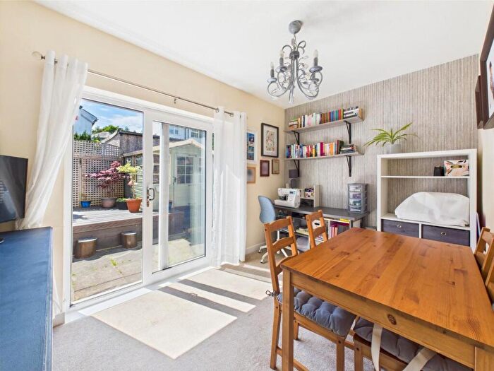 4 Bedroom Detached House For Sale In Grange Park Road, Bingley, BD16