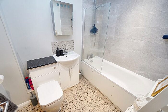 2 Bedroom Flat To Rent In Corporation Street, High Wycombe, HP13