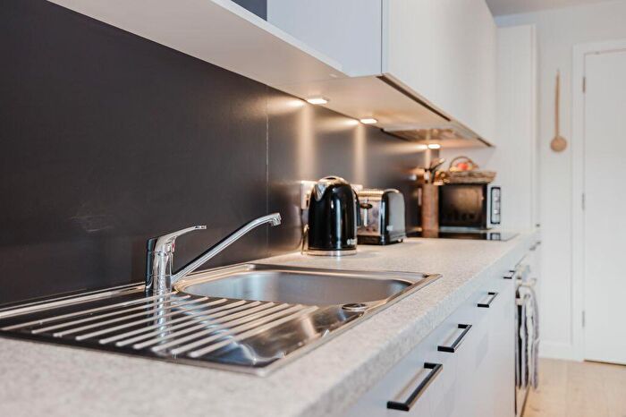 1 Bedroom Flat For Sale In Pillans Walk, Ropemaker Street, Edinburgh, EH6