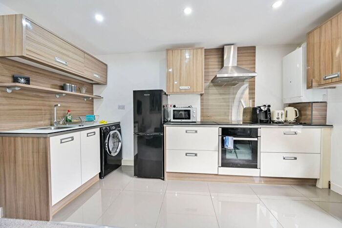 1 Bedroom Flat To Rent In Middleton Drive, Rotherhithe, London, SE16