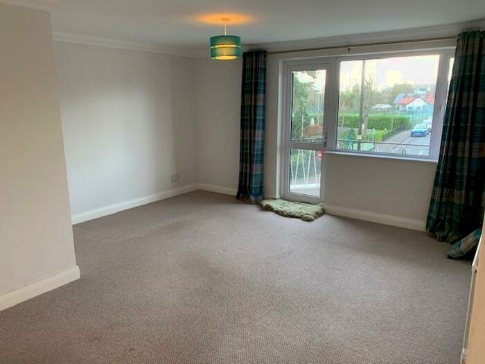 3 Bedroom Flat To Rent In Albany Court, Penarth, CF64