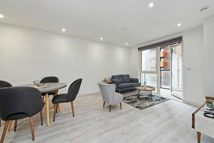 1 Bedroom Flat For Sale In Barratt House, Hounslow, TW3