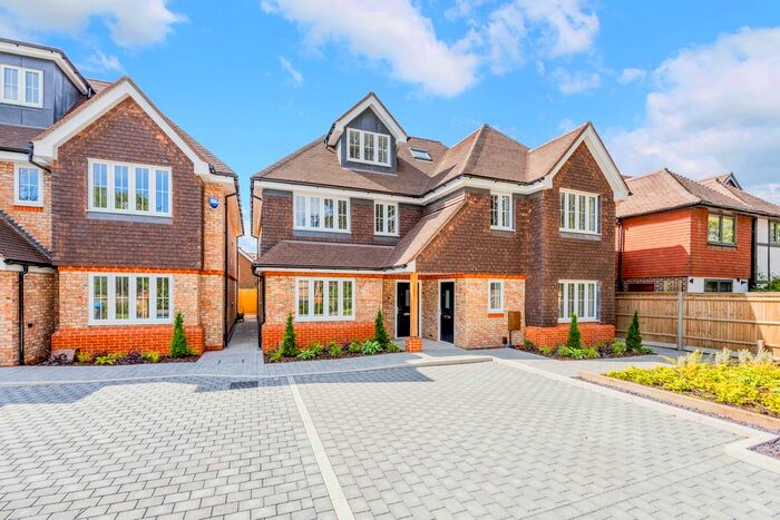 4 Bedroom Semi-Detached House To Rent In Bluehouse Lane, Oxted, RH8