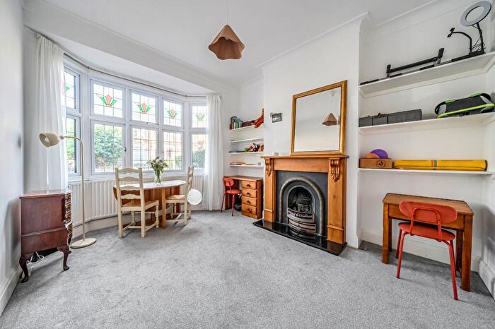 2 Bedroom Apartment To Rent In Elsinore Road, London, SE23