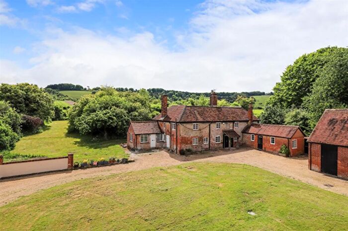 5 Bedroom Detached House To Rent In Broughton, SO20