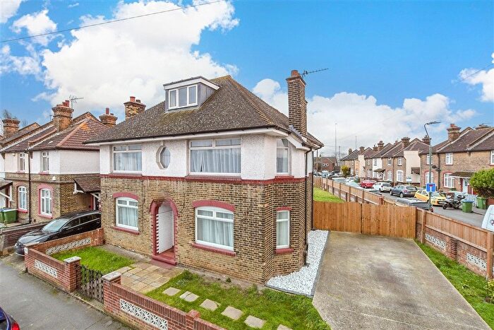 5 Bedroom Detached House For Sale In Moat Lane, Erith, Kent, DA8