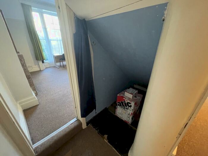 1 Bedroom Flat To Rent In Victoria Walk, Cotham, Bristol, BS6