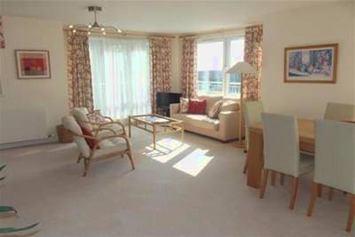 2 Bedroom Flat To Rent In Canniesburn Drive, Bearsden, G61