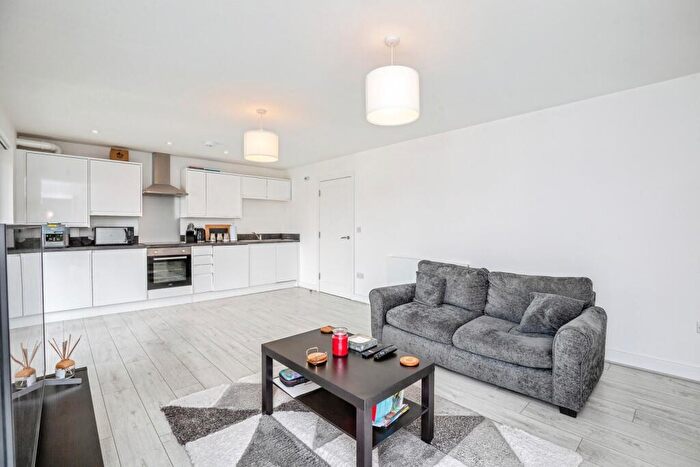 2 Bedroom Flat For Sale In Old Road, Chatham, Kent, ME4