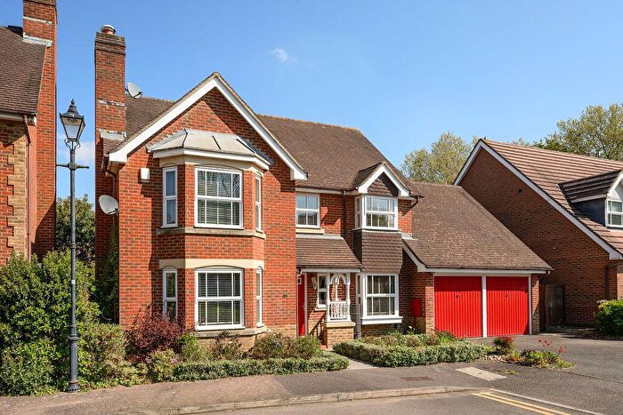 4 Bedroom Detached House For Sale In Lawson Walk, Carshalton Beeches, SM5